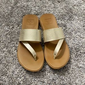 Reef cushion sole sandals in gold and tan color. Size 7